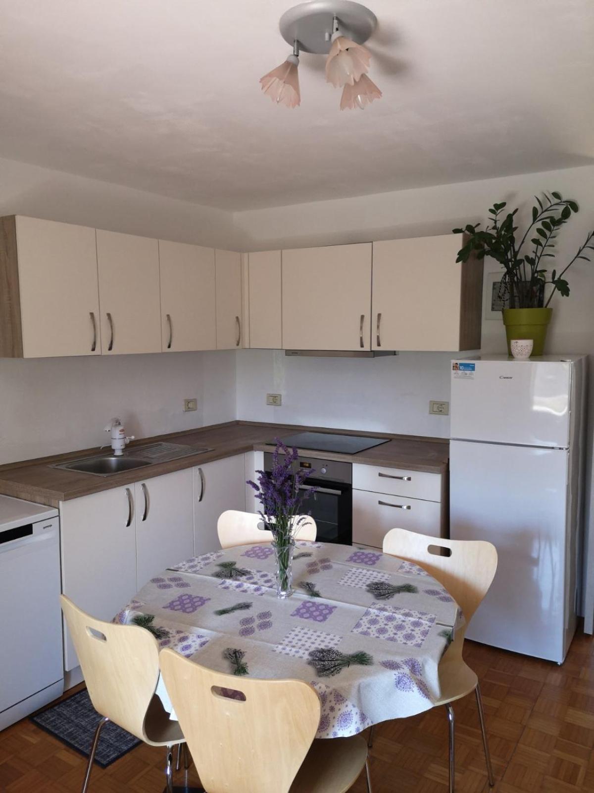 Apartma Ester Lucija Exterior foto